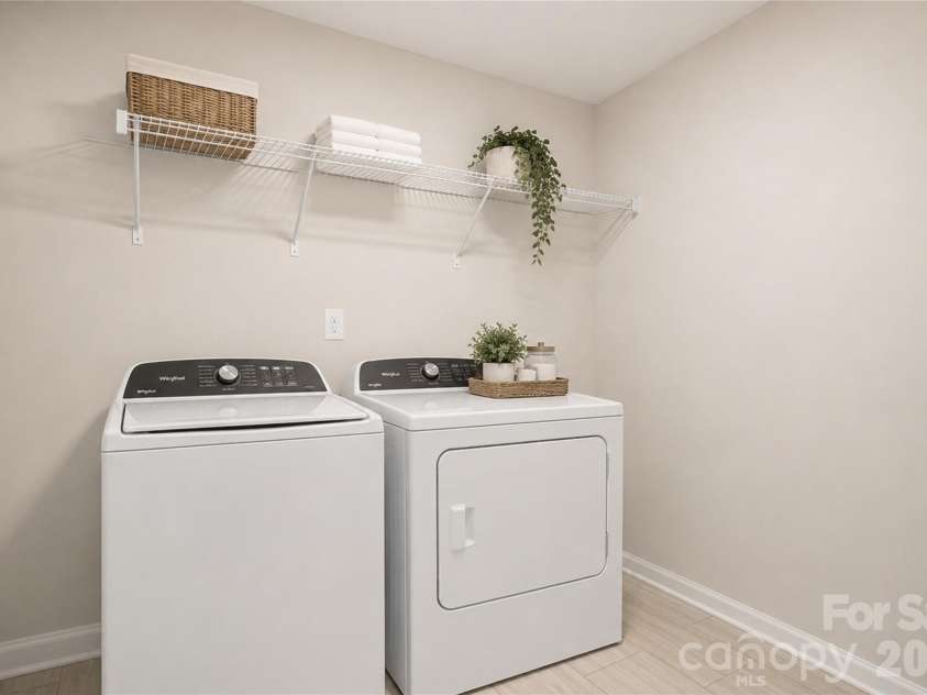 2239 Dardan Woods Drive, Charlotte, NC 28215.  MLS# CAR4428582, YatesRealty ID 53093. 