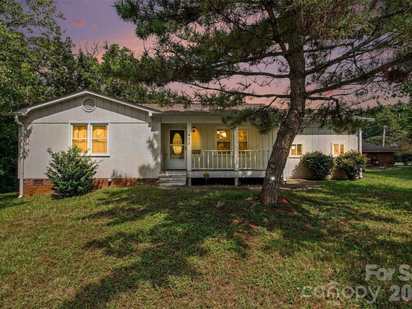 422 Grove Street, Salisbury, NC 28144.  MLS# CAR4422365, YatesRealty ID 53094. 