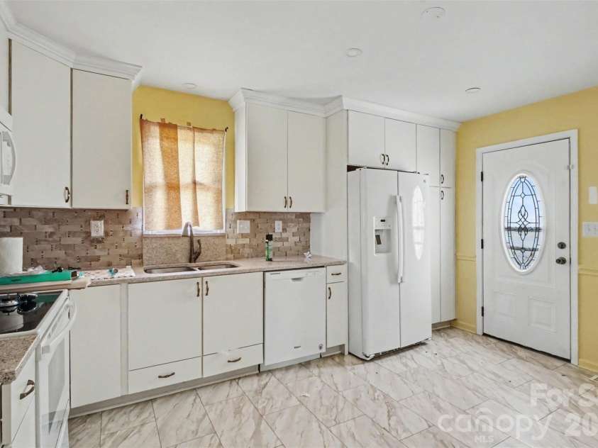 422 Grove Street, Salisbury, NC 28144.  MLS# CAR4422365, YatesRealty ID 53094. 