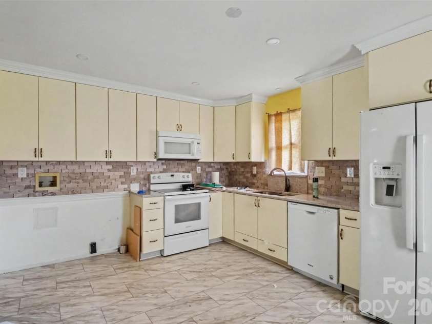422 Grove Street, Salisbury, NC 28144.  MLS# CAR4422365, YatesRealty ID 53094. 