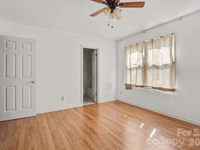 422 Grove Street, Salisbury, NC 28144.  MLS# CAR4422365, YatesRealty ID 53094. 