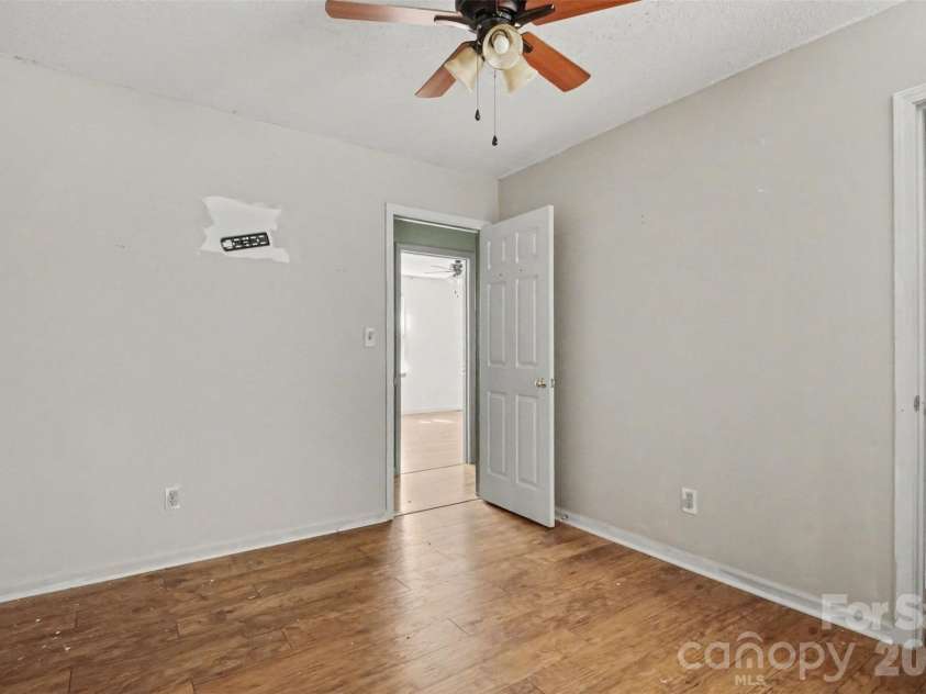 422 Grove Street, Salisbury, NC 28144.  MLS# CAR4422365, YatesRealty ID 53094. 