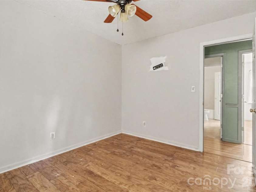 422 Grove Street, Salisbury, NC 28144.  MLS# CAR4422365, YatesRealty ID 53094. 