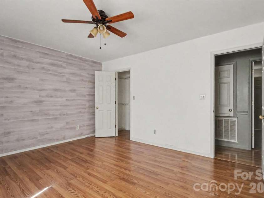 422 Grove Street, Salisbury, NC 28144.  MLS# CAR4422365, YatesRealty ID 53094. 