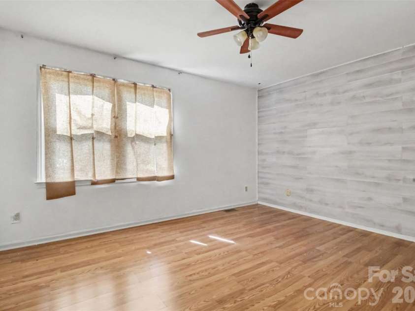 422 Grove Street, Salisbury, NC 28144.  MLS# CAR4422365, YatesRealty ID 53094. 
