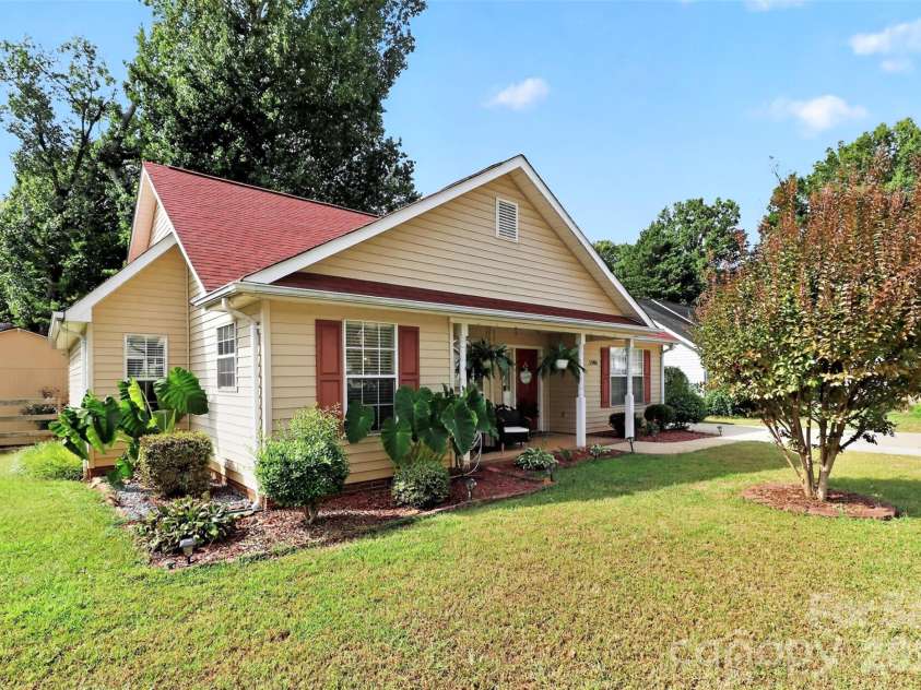 5906 Country Walk Drive, Charlotte, NC 28212.  MLS# CAR4427646, YatesRealty ID 53095. 