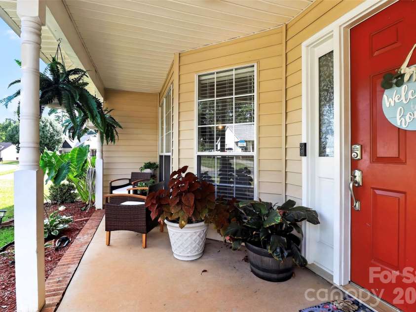 5906 Country Walk Drive, Charlotte, NC 28212.  MLS# CAR4427646, YatesRealty ID 53095. 