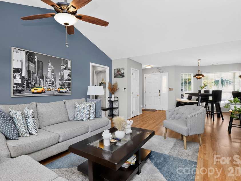 5906 Country Walk Drive, Charlotte, NC 28212.  MLS# CAR4427646, YatesRealty ID 53095. 