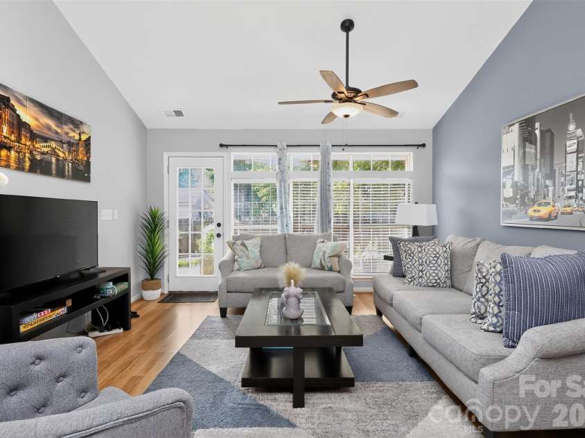 5906 Country Walk Drive, Charlotte, NC 28212.  MLS# CAR4427646, YatesRealty ID 53095. 