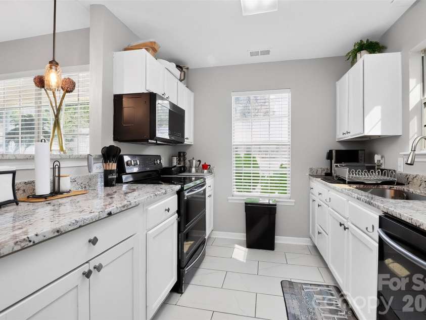 5906 Country Walk Drive, Charlotte, NC 28212.  MLS# CAR4427646, YatesRealty ID 53095. 