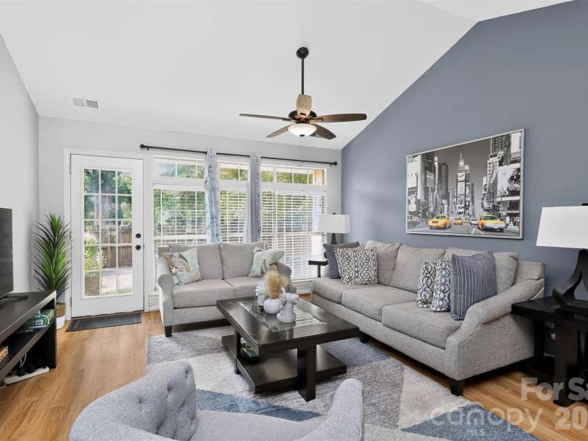 5906 Country Walk Drive, Charlotte, NC 28212.  MLS# CAR4427646, YatesRealty ID 53095. 