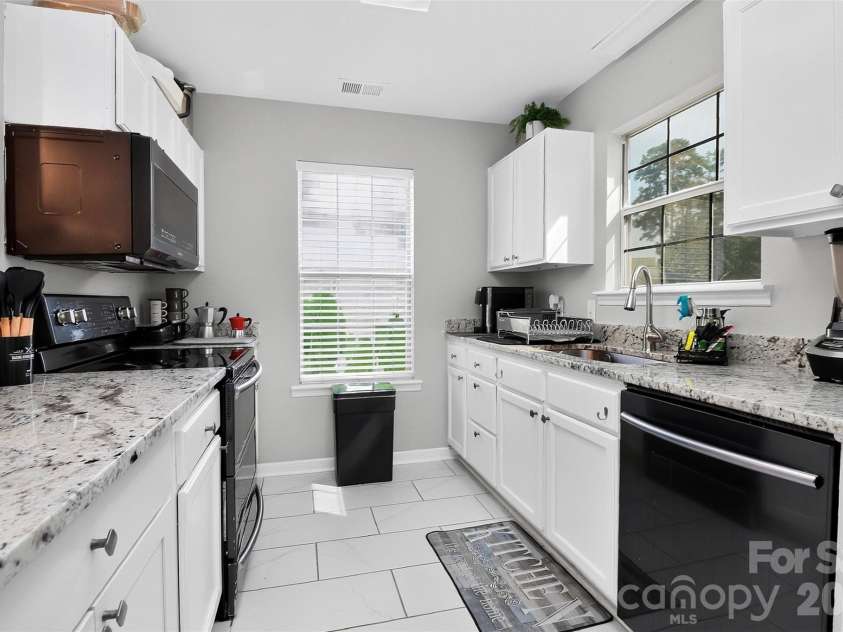 5906 Country Walk Drive, Charlotte, NC 28212.  MLS# CAR4427646, YatesRealty ID 53095. 
