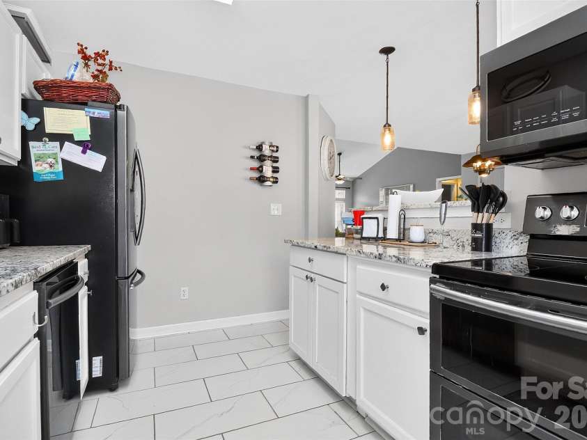 5906 Country Walk Drive, Charlotte, NC 28212.  MLS# CAR4427646, YatesRealty ID 53095. 