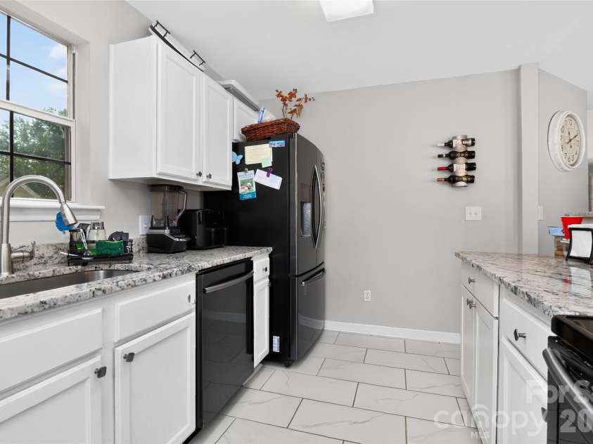 5906 Country Walk Drive, Charlotte, NC 28212.  MLS# CAR4427646, YatesRealty ID 53095. 