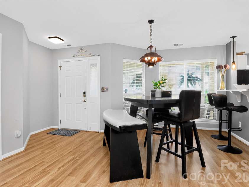 5906 Country Walk Drive, Charlotte, NC 28212.  MLS# CAR4427646, YatesRealty ID 53095. 