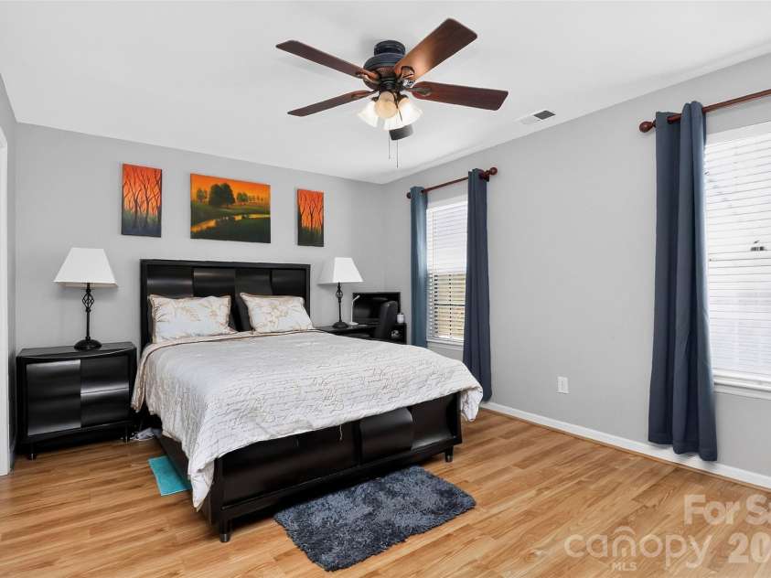 5906 Country Walk Drive, Charlotte, NC 28212.  MLS# CAR4427646, YatesRealty ID 53095. 