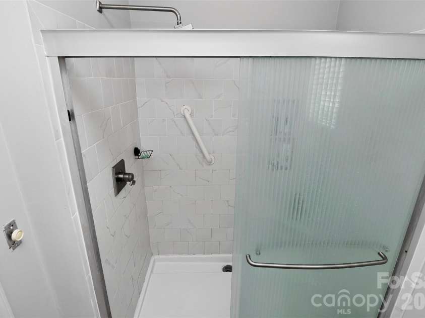 5906 Country Walk Drive, Charlotte, NC 28212.  MLS# CAR4427646, YatesRealty ID 53095. 