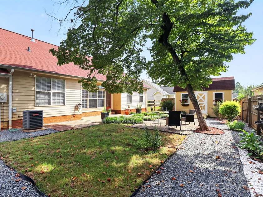 5906 Country Walk Drive, Charlotte, NC 28212.  MLS# CAR4427646, YatesRealty ID 53095. 