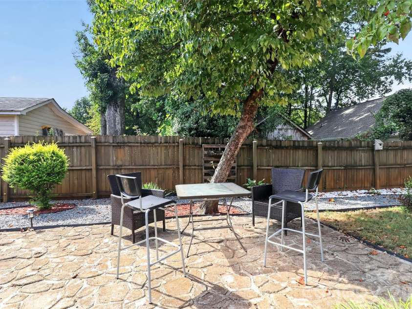5906 Country Walk Drive, Charlotte, NC 28212.  MLS# CAR4427646, YatesRealty ID 53095. 