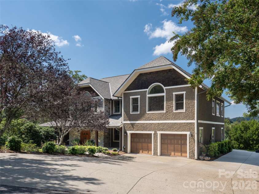 3 Blue Heron Drive, Fletcher, NC 28732.  MLS# CAR4423968, YatesRealty ID 53098. 