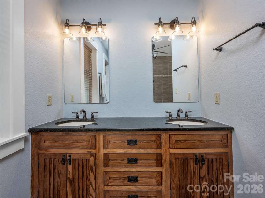 3 Blue Heron Drive, Fletcher, NC 28732.  MLS# CAR4423968, YatesRealty ID 53098. 