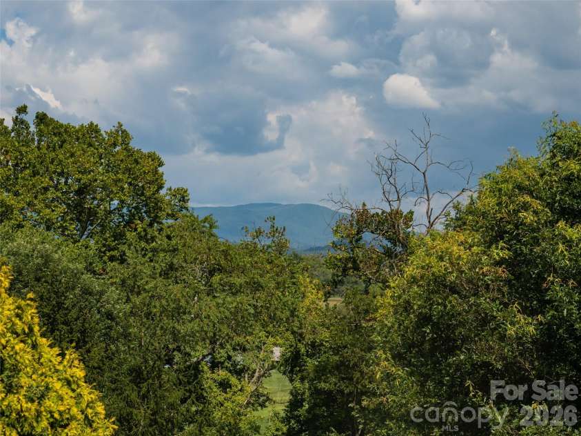 3 Blue Heron Drive, Fletcher, NC 28732.  MLS# CAR4423968, YatesRealty ID 53098. 
