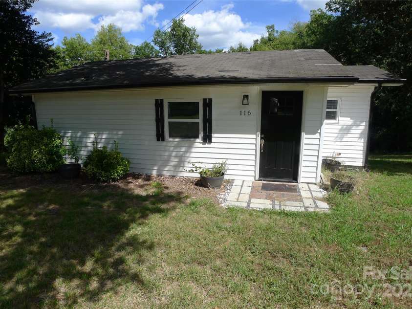 116 Pond Street, Lexington, NC 27292.  MLS# CAR4307562, YatesRealty ID 531. 