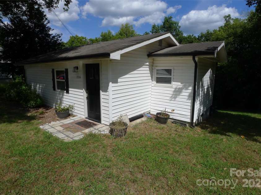 116 Pond Street, Lexington, NC 27292.  MLS# CAR4307562, YatesRealty ID 531. 