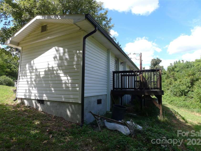 116 Pond Street, Lexington, NC 27292.  MLS# CAR4307562, YatesRealty ID 531. 