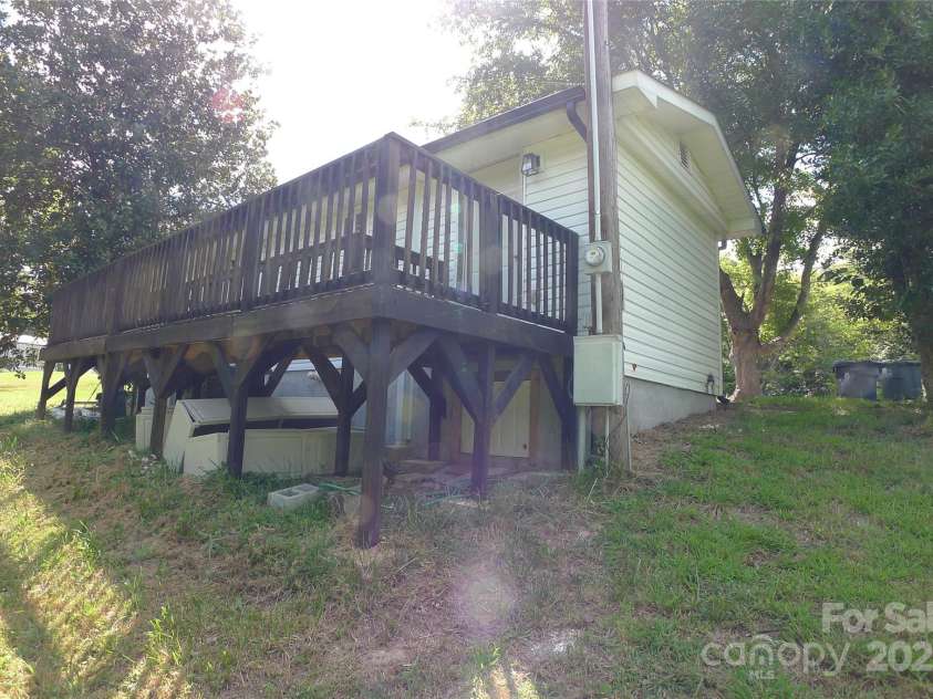 116 Pond Street, Lexington, NC 27292.  MLS# CAR4307562, YatesRealty ID 531. 