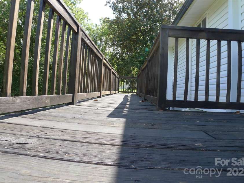 116 Pond Street, Lexington, NC 27292.  MLS# CAR4307562, YatesRealty ID 531. 