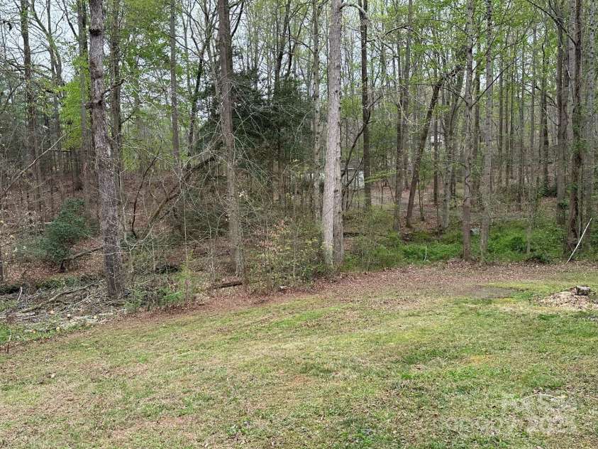 102 Lansdale Avenue, Lincolnton, NC 28092.  MLS# CAR4242601, YatesRealty ID 5310. 