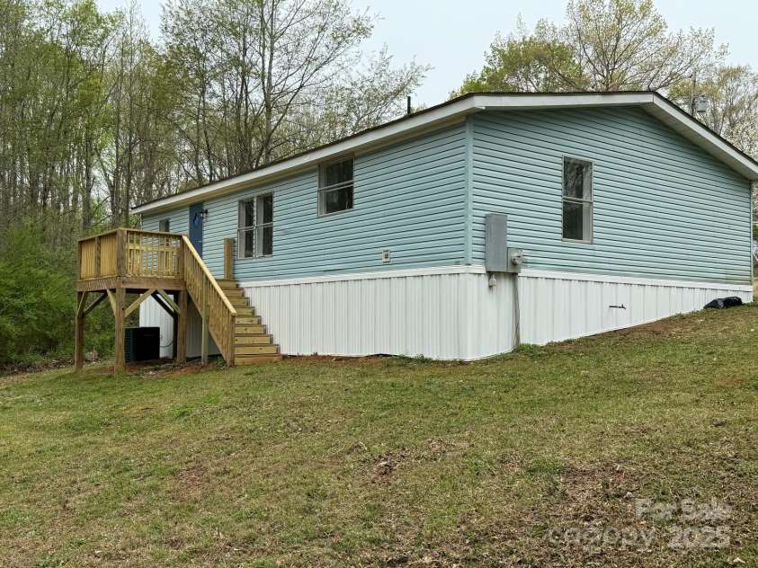102 Lansdale Avenue, Lincolnton, NC 28092.  MLS# CAR4242601, YatesRealty ID 5310. 