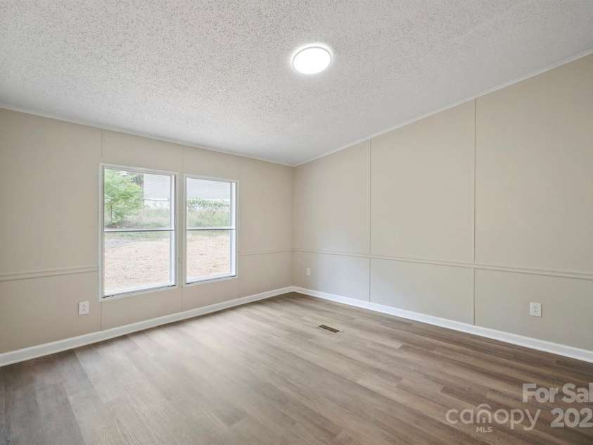 102 Lansdale Avenue, Lincolnton, NC 28092.  MLS# CAR4242601, YatesRealty ID 5310. 