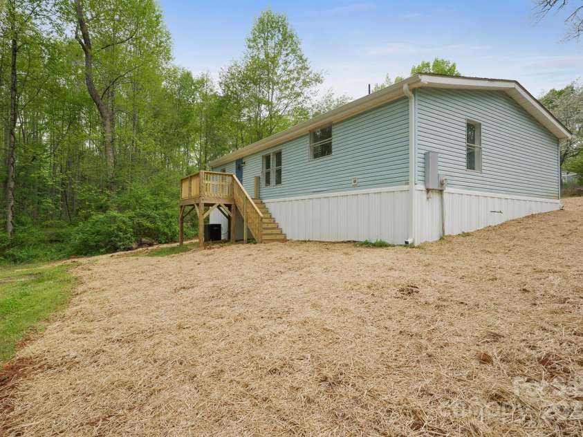 102 Lansdale Avenue, Lincolnton, NC 28092.  MLS# CAR4242601, YatesRealty ID 5310. 