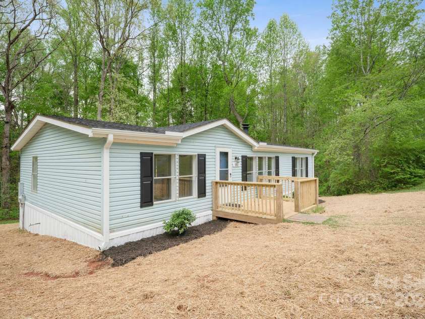 102 Lansdale Avenue, Lincolnton, NC 28092.  MLS# CAR4242601, YatesRealty ID 5310. 
