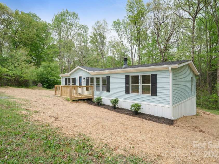 102 Lansdale Avenue, Lincolnton, NC 28092.  MLS# CAR4242601, YatesRealty ID 5310. 
