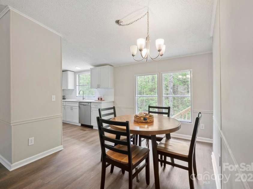 102 Lansdale Avenue, Lincolnton, NC 28092.  MLS# CAR4242601, YatesRealty ID 5310. Eat-in Kitchen area