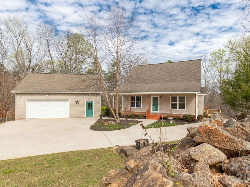 1890 Davis Circle, Clover, SC 29710.  MLS# CAR4359523, YatesRealty ID 5310. 