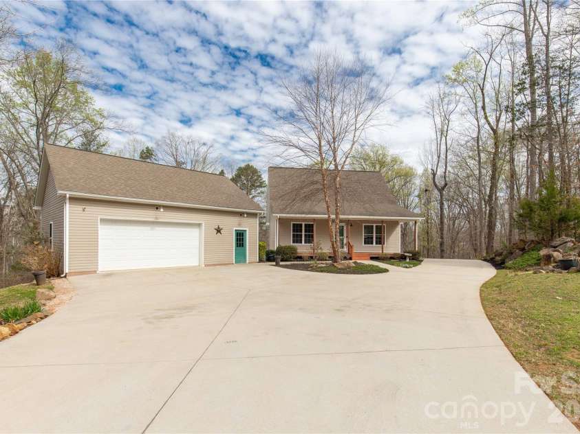 1890 Davis Circle, Clover, SC 29710.  MLS# CAR4359523, YatesRealty ID 5310. 