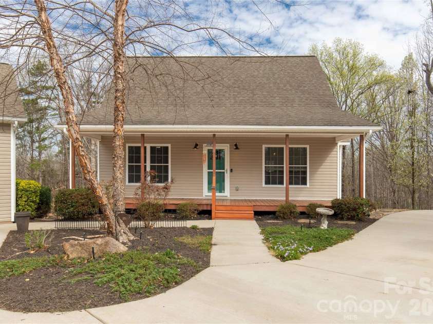 1890 Davis Circle, Clover, SC 29710.  MLS# CAR4359523, YatesRealty ID 5310. 