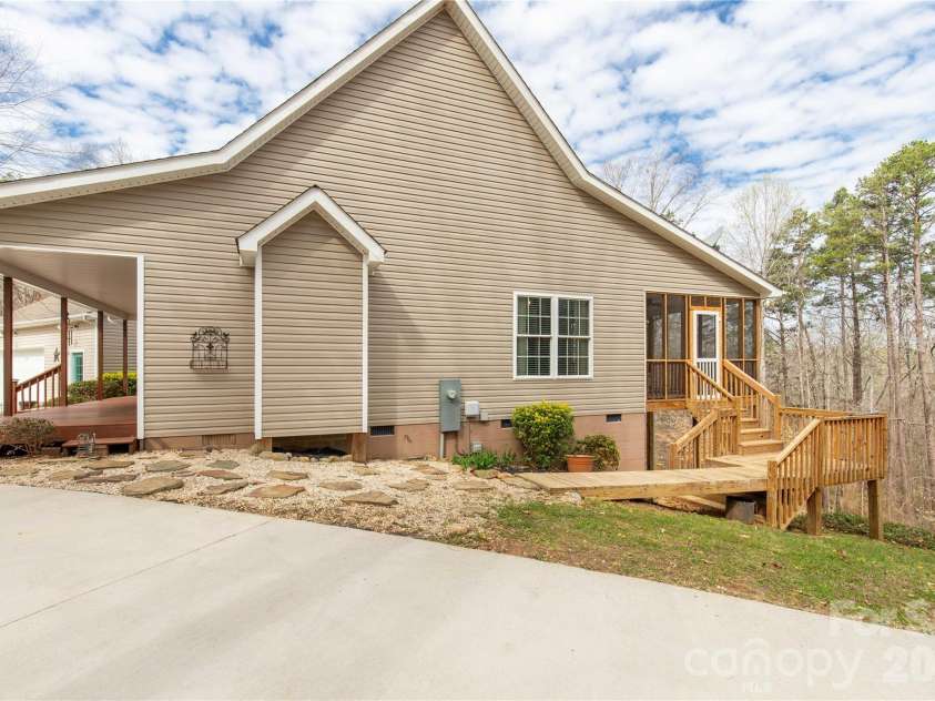 1890 Davis Circle, Clover, SC 29710.  MLS# CAR4359523, YatesRealty ID 5310. 