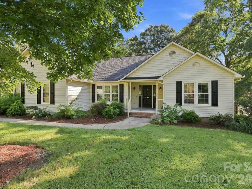 303 Deerfield Circle, Salisbury, NC 28147.  MLS# CAR4428608, YatesRealty ID 53100. 