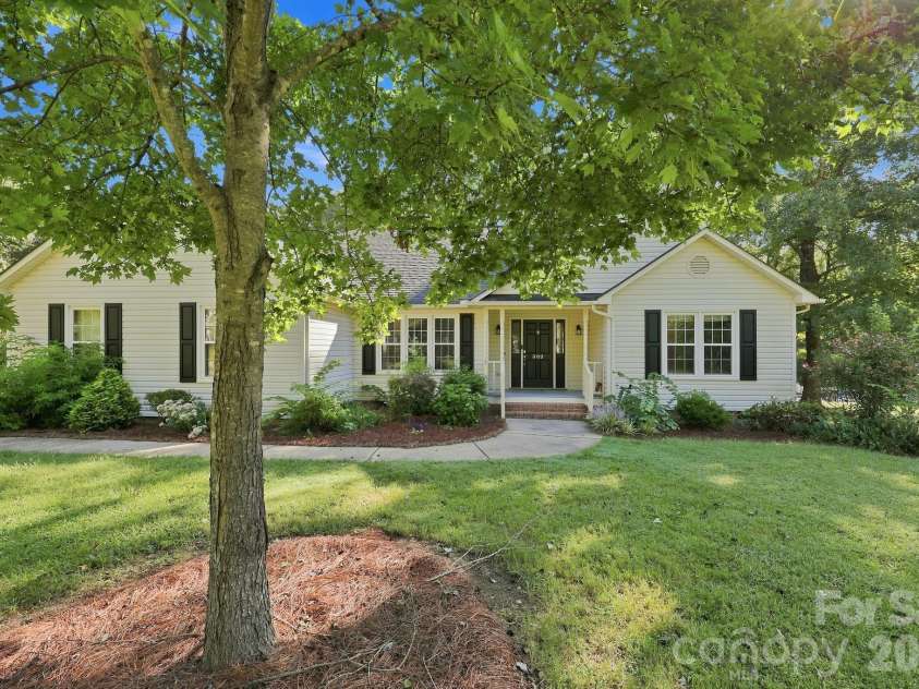 303 Deerfield Circle, Salisbury, NC 28147.  MLS# CAR4428608, YatesRealty ID 53100. 