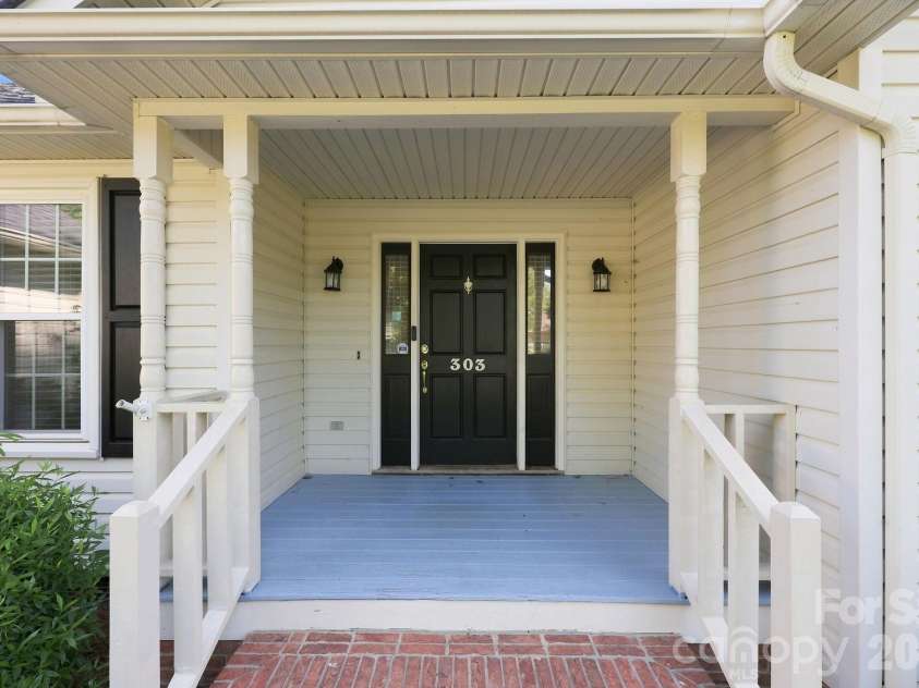 303 Deerfield Circle, Salisbury, NC 28147.  MLS# CAR4428608, YatesRealty ID 53100. 
