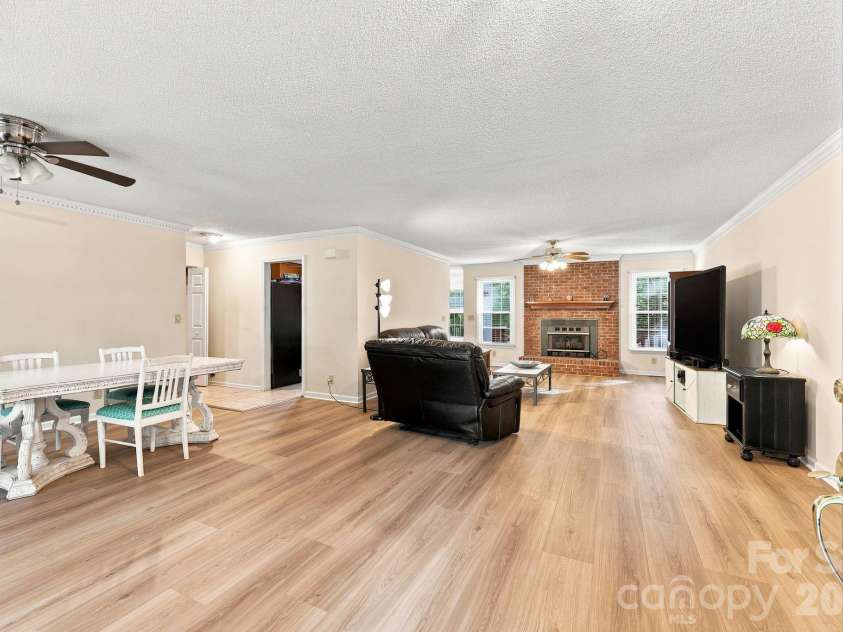303 Deerfield Circle, Salisbury, NC 28147.  MLS# CAR4428608, YatesRealty ID 53100. 