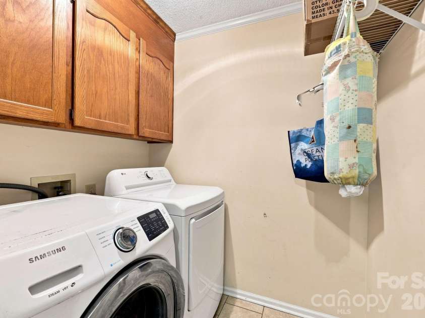 303 Deerfield Circle, Salisbury, NC 28147.  MLS# CAR4428608, YatesRealty ID 53100. 