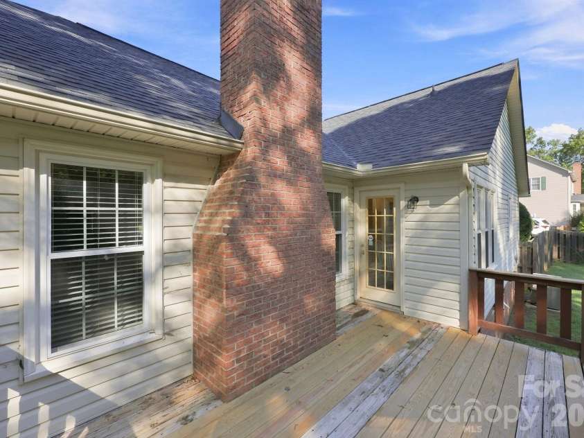 303 Deerfield Circle, Salisbury, NC 28147.  MLS# CAR4428608, YatesRealty ID 53100. 