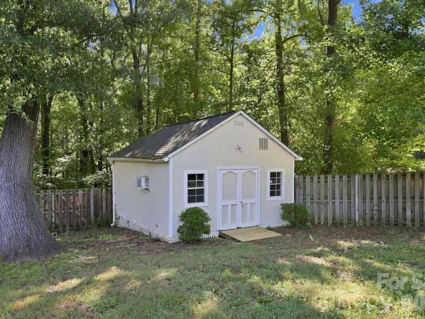 303 Deerfield Circle, Salisbury, NC 28147.  MLS# CAR4428608, YatesRealty ID 53100. 