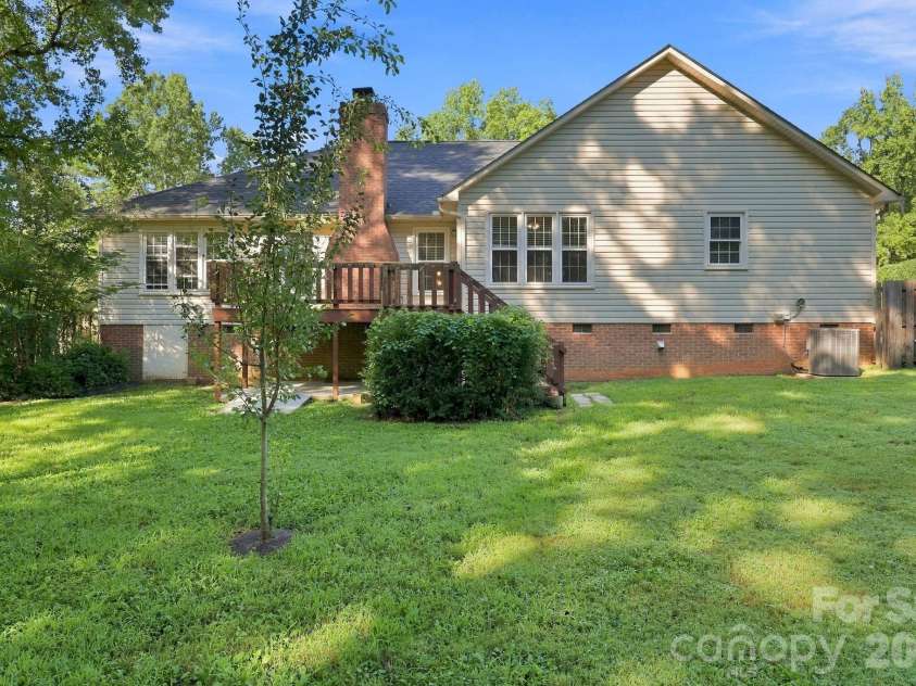 303 Deerfield Circle, Salisbury, NC 28147.  MLS# CAR4428608, YatesRealty ID 53100. 